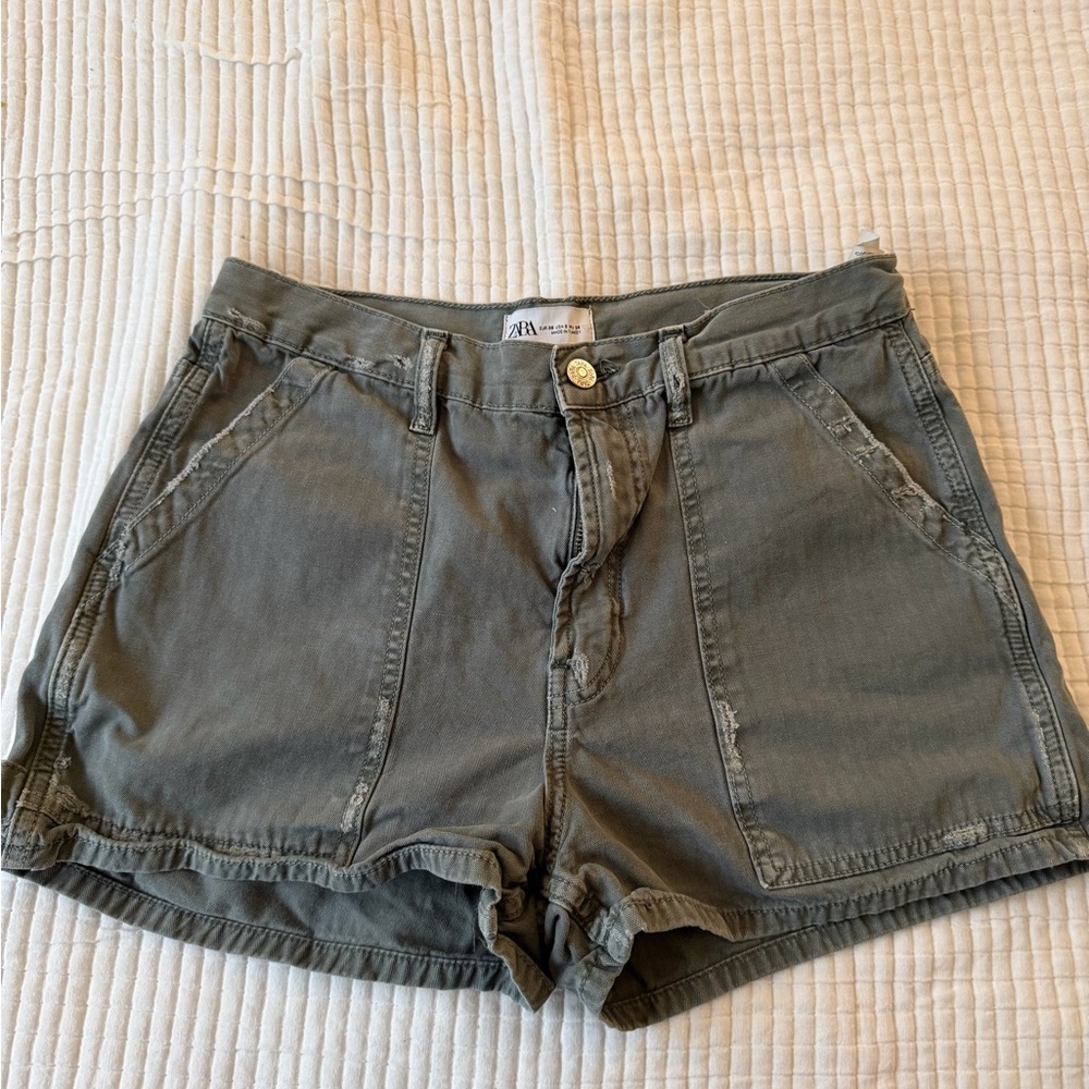 Zara Women's Olive Cargo Shorts